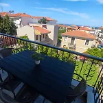 Nagia's Summer Apartman Políhrono
