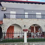 Nagia's Summer Apartman Políhrono